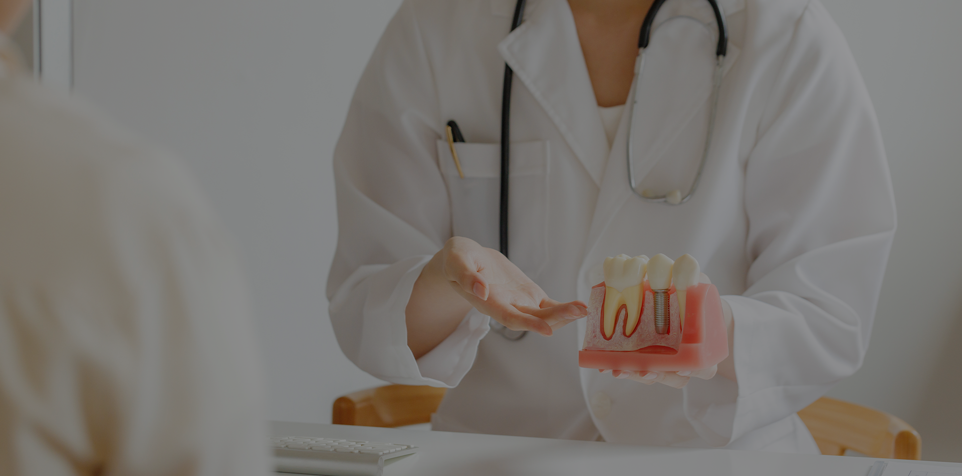 BAREUN WELL DENTAL CLINIC|바른웰치과의원|꼼꼼하고 정직하게 진료하며, 환자분의 건강한 치아를 위해 노력할 것을 약속합니다.
